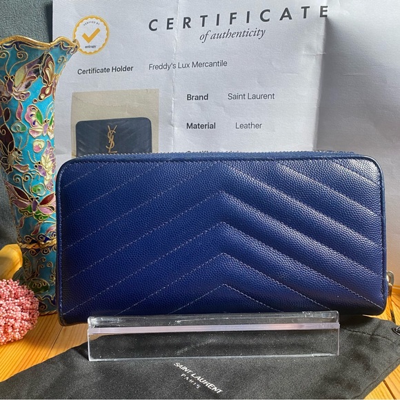 Yves Saint Laurent Grain De Poudre Matelassé Leather Monogram Zip Around Wallet - Picture 3 of 14